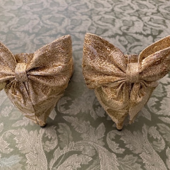 Frederico Leone Gold Heels with Bows✨ - Picture 5 of 7